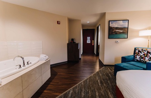 East Columbia Hotel | Portlander Inn and Marketplace