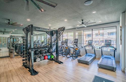 Glendale Sports and Entertainment District Apartment | Posh 1BD Walk to Westgate Pool Gym WD