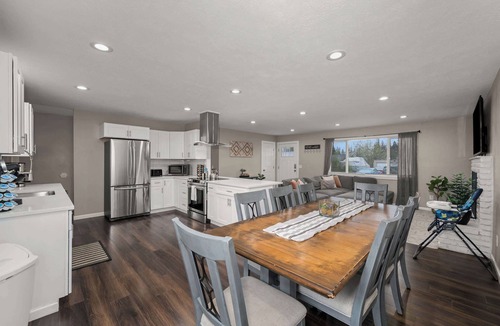 Post Falls House | Post Falls Retreat I Beautiful Family Home