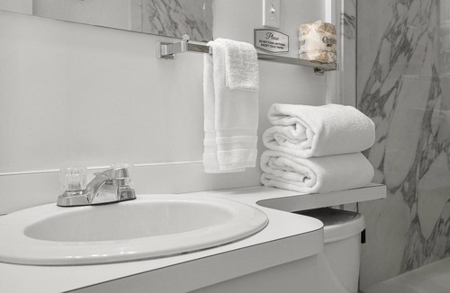Polson Hotel | Premium Room, 1 King Bed, Lake View