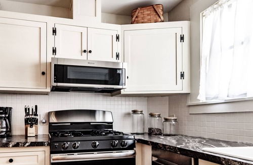 Nob Hill Cottage | Prescott Carriage House - Only 2 Blocks from the Courthouse Square
