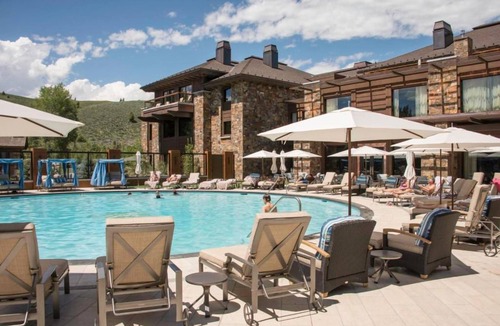 Elkhorn Cottage | President’s Cottage w/Mountain Views & Near Water Access & Steps to Dining
