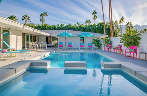 Indian Canyon House | Pretty in Pink @ Indian Canyons # StayHere