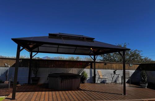 Rio Rico Apartment | Pretty traila and Room to 6 people with fireplace and Jacuzzi