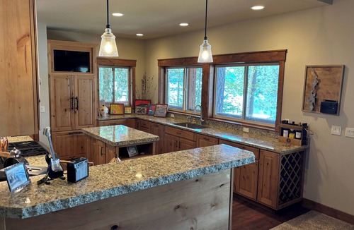 Coolin House | Priest Lake 150’ Waterfront Cabin! Sleeps 13