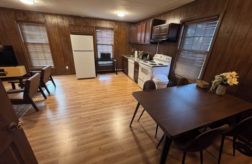 Bedford Apartment | Prime 1BR: Minutes to Toledo, Sylvania & MI
