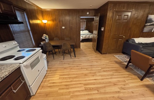Bedford Apartment | Prime 1BR: Minutes to Toledo, Sylvania & MI