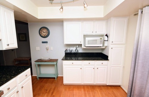 Northeast Virginia Beach Condo | Prime Location 1-1/2 Blks from Beach/Luxury Condo/Private Garage NEPTUNE'S NOOK