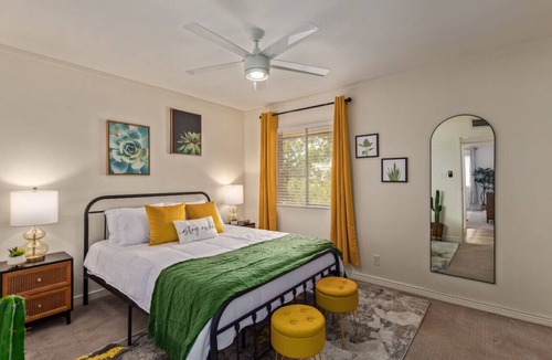 Fashion Square House | Prime Location | Pool | Parking @ Scottsdale Oasis