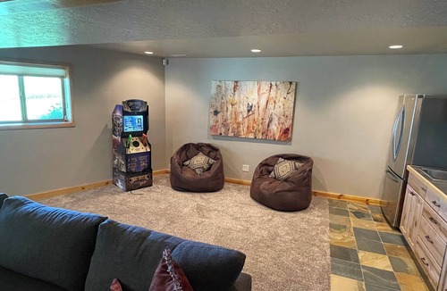 Harbor Village Cabin | Pristine 5 Bedroom 3 Bath Cabin 200yds to the Water! Complete privacy!