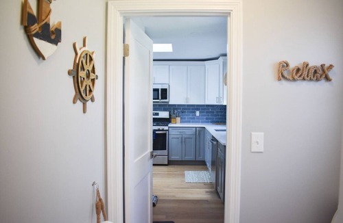 East Dennis House | Pristine condition! Three bedroom sleeping 8 with contemporary beach decor!