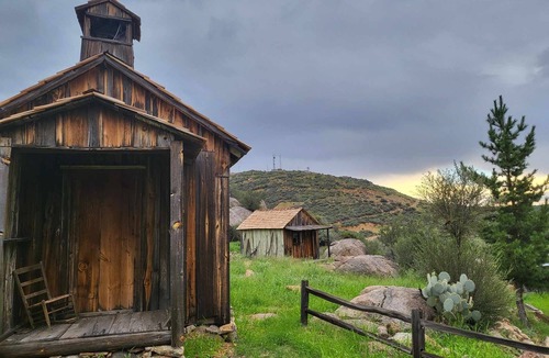Yarnell House | Private Bunkhouse Beautiful Views Yarnell Arizona Air Mattress available w fee