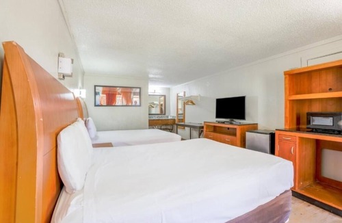 Richmond Hotel | Private Comforts in Hwy40 Richmond, Indiana Await by Restaurants and Parks