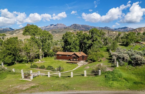 Wapiti Cabin | Private Cottage away from Crowds