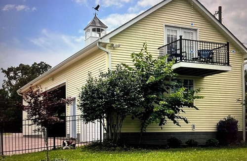 Prosperity House | Private dock, swim, fish, kayak, play games in the large, modern barn