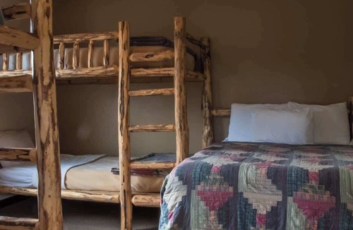 Antimony Hostel | Private Firepit | Small Pond w/Kayaks | 24 Beds