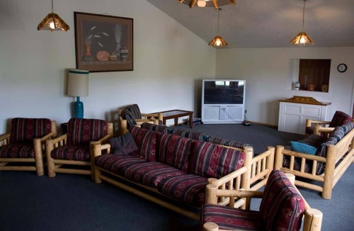 Antimony Hostel | Private Firepit | Small Pond w/Kayaks | 24 Beds