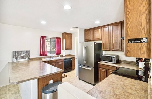 Oasis at Magic Ranch House | Private Florence Getaway 15 Minutes to Historic Downtown!