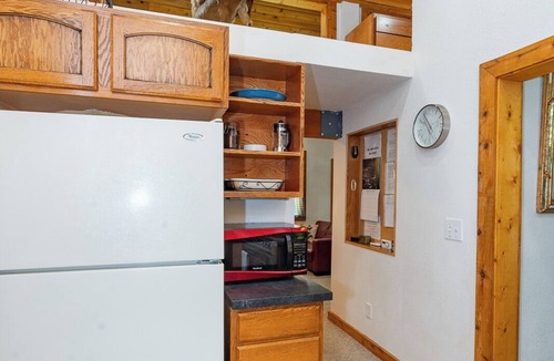 Blanchard Cabin | Private Forest Cabin Near Silverwood Theme Park - Sleeps 5