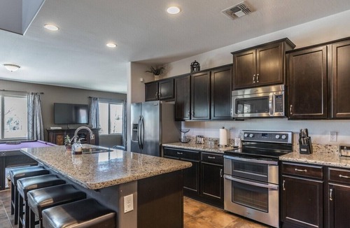 San Tan Valley House | Private Heated Pool - FREE pool heat, Fire-pit, Pool Table, Bar, Dog-friendly!