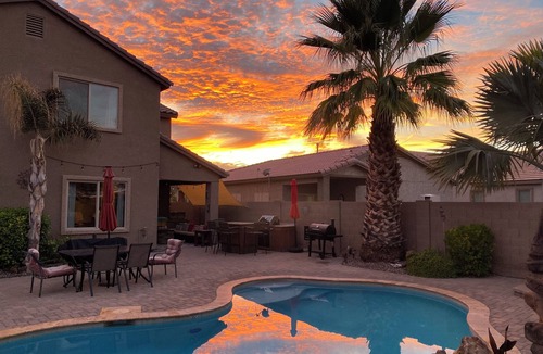 San Tan Valley House | Private Heated Pool - FREE pool heat, Fire-pit, Pool Table, Bar, Dog-friendly!