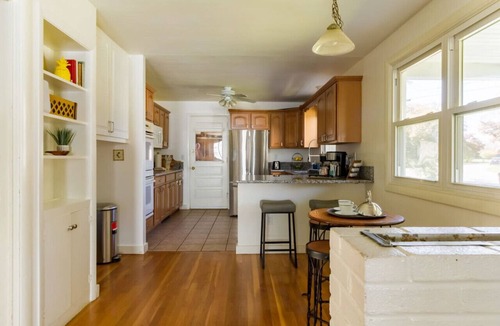 Middletown House | Private Heated Pool Big 4BR for Families & Groups — 15 Min to Beach & Newport