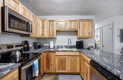 Twin Falls House | Private Hot Tub Remodeled Peaceful Hideaway