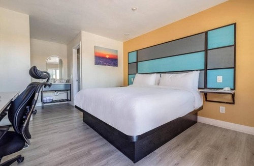 Victorville Hotel | Private King Room with Flat-Screen TV & Modern Amenities for Road Travelers