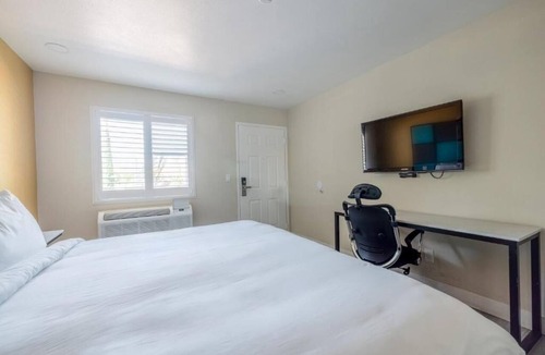 Victorville Hotel | Private King Room with Flat-Screen TV & Modern Amenities for Road Travelers