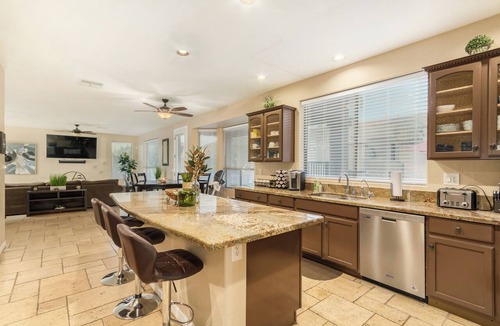 Glendale House | Private Luxury 5BR Glendale Retreat w/Pool, Ping Pong & More!