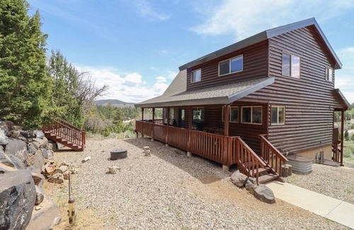 Long Valley Junction Cabin | Private Luxury Cabin on 5 Acres, 4bd 2.5ba perfect base camp to N. Parks!