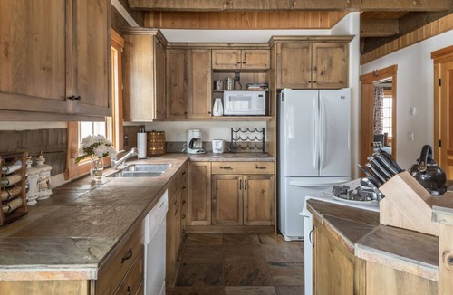 Big Sky House | Private Mountain Haven with Sweeping Views! Hot Tub!