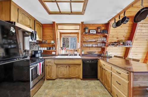 Steam Engine Meadows Cabin | Private Mountain View Cabin, Hot Tub, 2BR + Loft, Minutes to Slopes