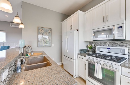 Point Loma Heights Apartment | Private Ocean Beach Studio w/Ocean Views!
