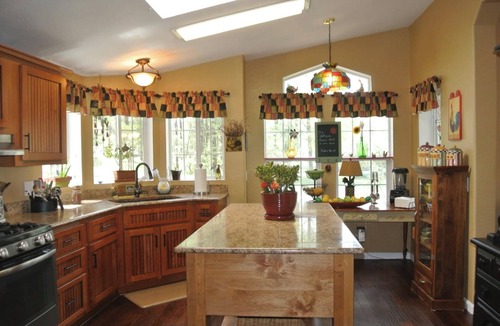 Payson House | Private Peaceful Cabin - 3 Bd 2 Ba home - Private Deck, Jacuzzi, Pets Welcome!