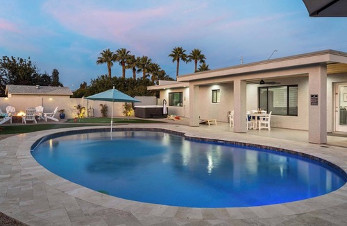 Central Scottsdale House | Private Pickleball, B-Ball, Putt, Pool, Spa, Grill