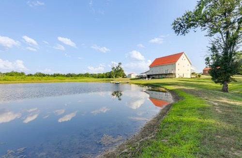 Hillsboro House | Private Ponds & Trails: Hillsboro Nature Retreat!