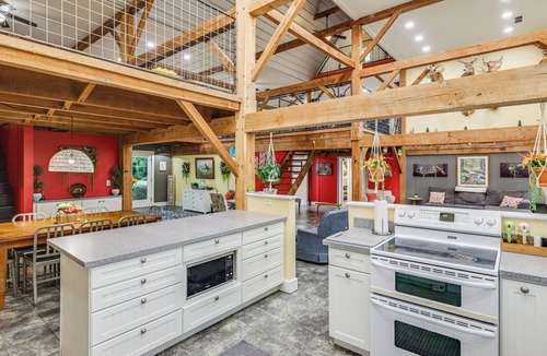 Hillsboro House | Private Ponds & Trails: Hillsboro Nature Retreat!