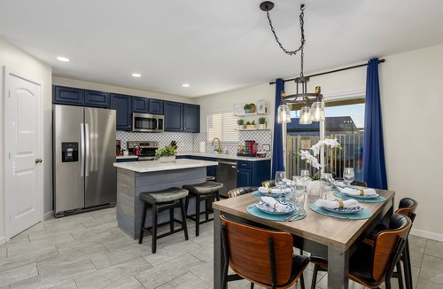 West Glen Community Association House | Private Pool, Games & BBQ Near State Farm Stadium