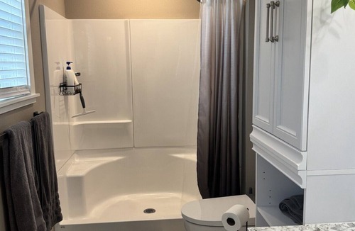 Lake Shore Apartment | Private room and bathroom in safe Vancouver neighborhood