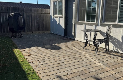 Salinas Apartment | Private Salinas Casita Queen Bed, Walk to Downtown Salinas & 15 Mins to Monterey