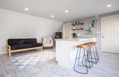 East Irondequoit Apartment | Private sancutary on Irondequoit bay