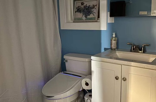 West Ashley Cottage | Private Serenity Cottage Parking Washer/Dryer