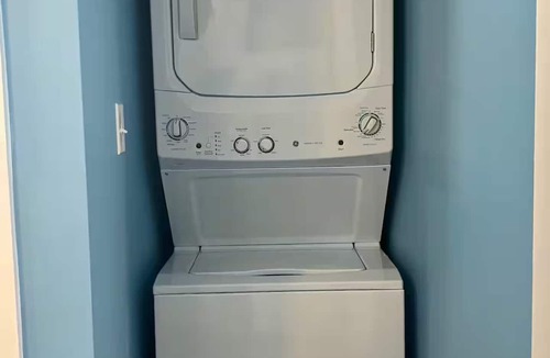 West Ashley Cottage | Private Serenity Cottage Parking Washer/Dryer