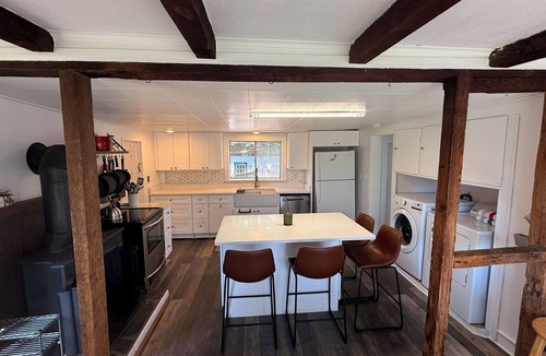 Sennett House | Private Skaneateles 4 bedroom farmhouse with Hot Tub!