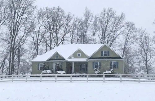 West Liberty House | Private Suite on Eastern Kentucky Farm with Indoor Pickleball Court