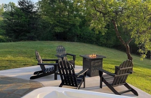 Altavista House | Private Suite w/Kitchen in Boutique Inn + Hot Tub