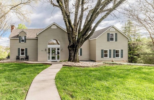 Altavista House | Private Suite w/Kitchen in Boutique Inn + Hot Tub