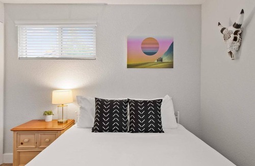 Lamar Heights Area House | Private Upper Unit Home, Pet Friendly, Min to DT
