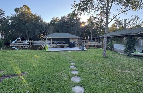 Midway Cottage | Private Waterfront Guest House w/Dock & Kayaks - Quiet Midway, GA
